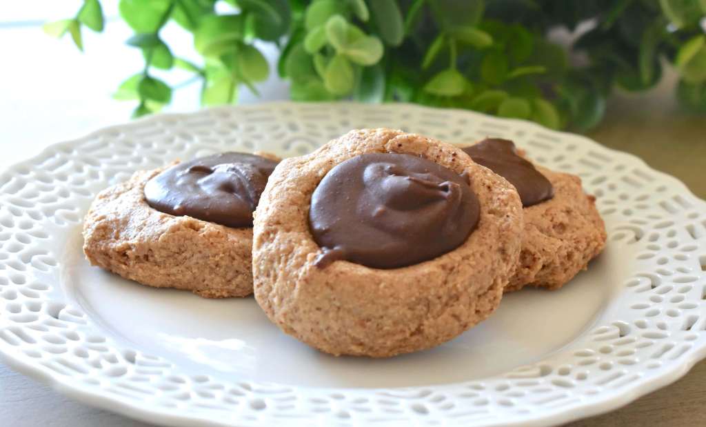 Maple Almond Cookies with Chocolate Almond&nbsp;Filling
